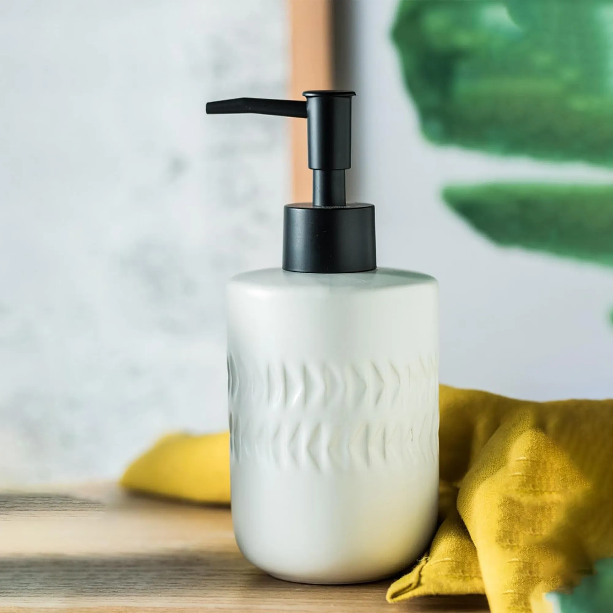 Homestic Liquid Soap Dispenser | Stoneware | Bathroom Sanitizer,Shampoo Dispenser | Ceramic Handwash Bottle for Kitchen | Soap Dispenser for Wash Basin | Bathroom Accessories | 250ml (White)